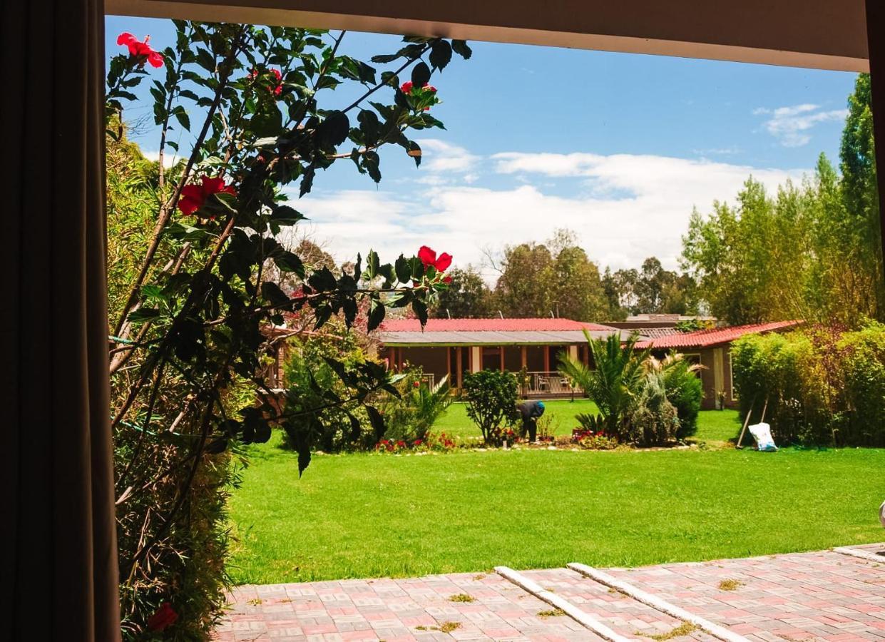 Bamboo Village Place Tumbaco Екстериор снимка