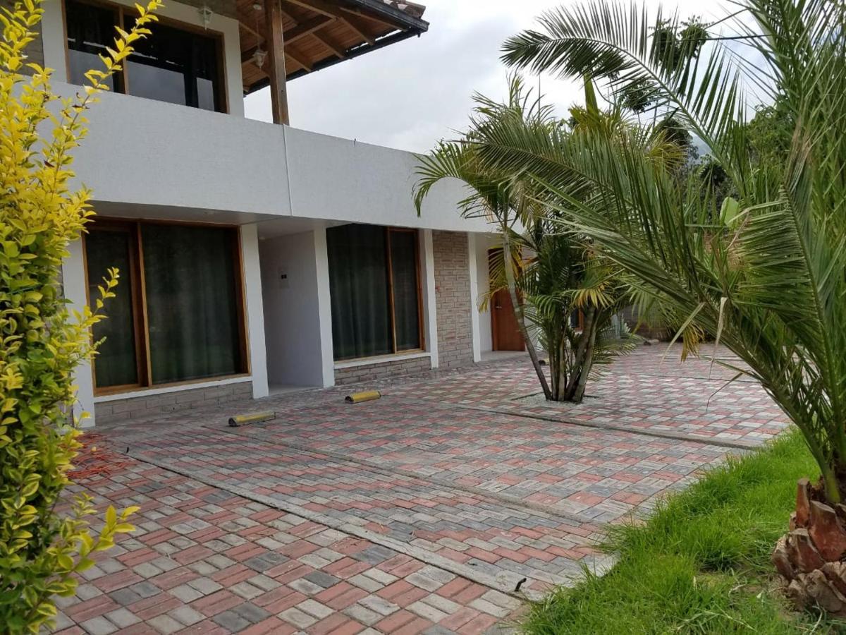 Bamboo Village Place Tumbaco Екстериор снимка