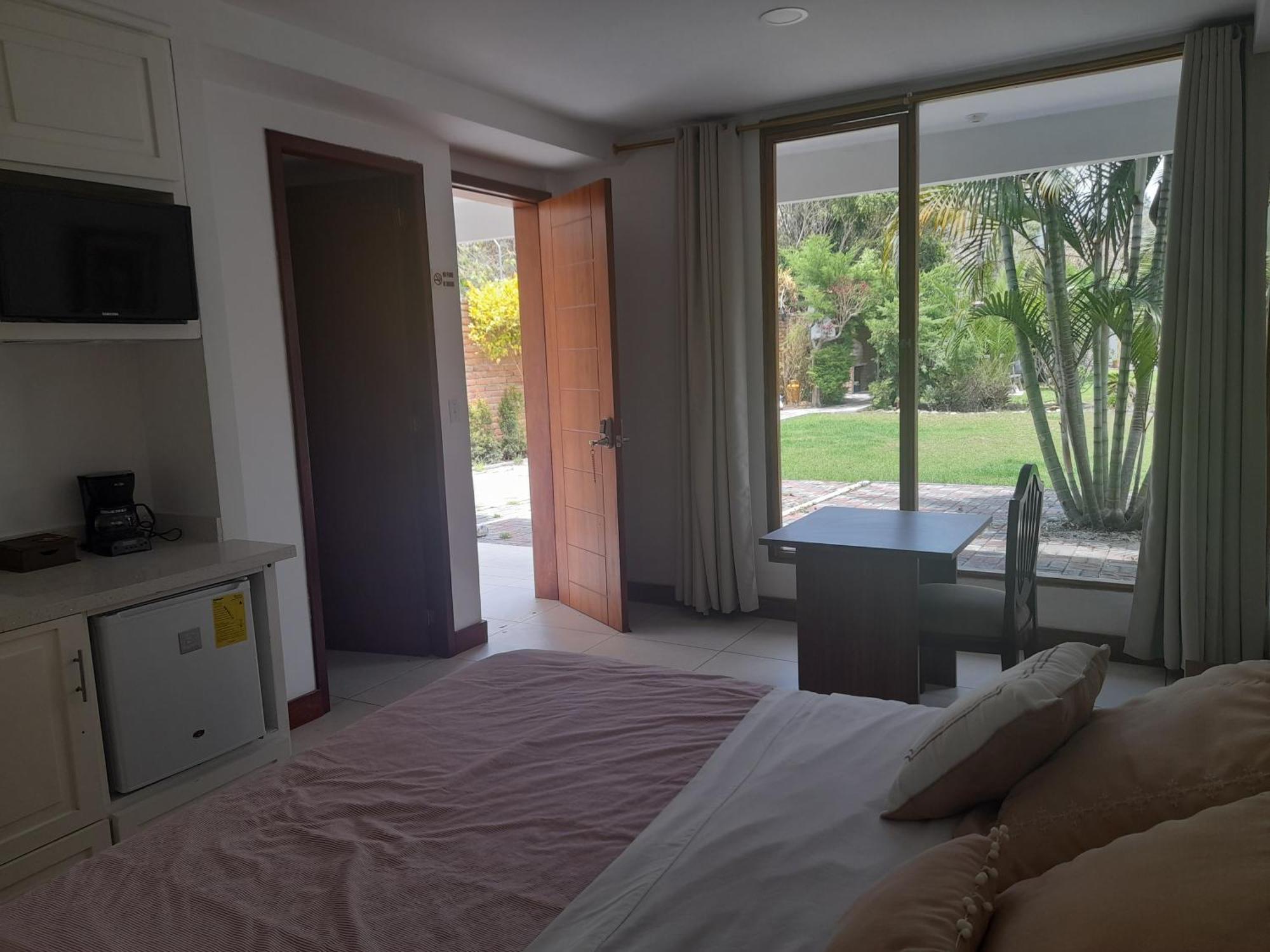Bamboo Village Place Tumbaco Екстериор снимка