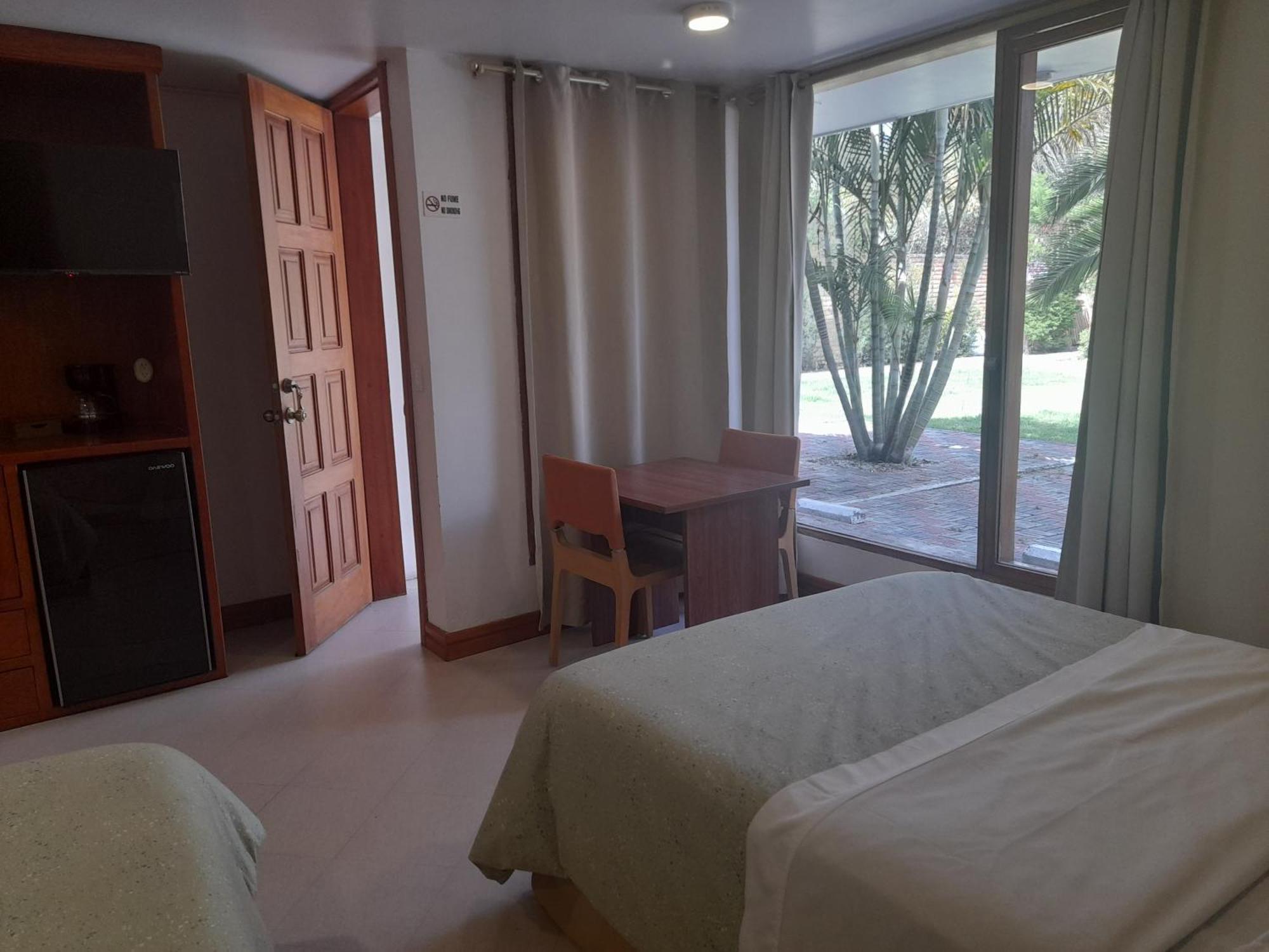 Bamboo Village Place Tumbaco Екстериор снимка